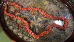 48 cm retro necklace made of coral pieces.