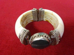 Indian bijou bracelet, black stone. Jokai.