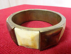 Gold-colored bijou bracelet, inner diameter 6.5 cm. Jokai.