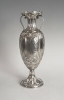 Ezüst amfóra alakú váza - leveles dekorral