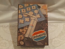 UNIVERSAL tésztakészítő gép dobozában, papírjaival