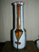 Ceramic vase of Elizabeth Sárai