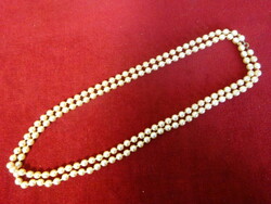 Gyöngy nyaklánc a 70-es évekből, hossza 144 cm. Jókai.