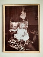 Antique photo, small child in an armchair, h. Lehman