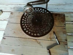 Gramofon, óraműves szerkezettel, régi mechanikus gramofon, motor, hangszedő, alkatrésznek
