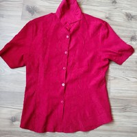 Red short-sleeved blouse (approx. L-xl)
