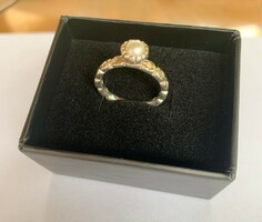Beautiful silver ring with a real pearl