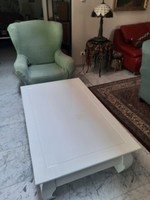 Magasfényű fehér dekoratív dohányzóasztal