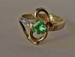 Különleges ezüst gyűrű szép valódi smaragd kővel