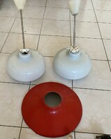 Retro 2 db tejüveg mennyezeti lámpa és egy piros konyhai ernyő fém