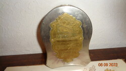 Kassza , rozsdamentes anyagból , rajta sárga réz bank embléma , zárható , 10 x 13 x 6 cm