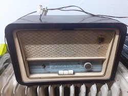 Vadásztölténygyár R 999 F retro rádió
