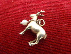Gold-plated reindeer pendant with white pearl, length 2 cm. Jokai.