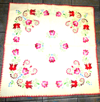 Embroidered tablecloth 58 cm x 58 cm - beautiful, professionally made needlework