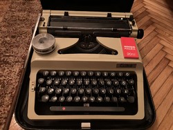 Erika írógép (hibátlan, működő állapot) - használati utasítással, írógépszalaggal, tokkal