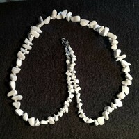 Mineral necklace - howlite (51 cm)
