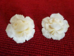 Butter-colored, rose-patterned earrings, bijoux, diameter 2 cm. Jokai.