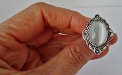 Csodás régi  ezüst gyűrű szép fehér macskaszemmel