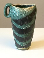 BÁRTFAY JUDIT ZÖLD CSÍKOS FÜLES RETRO KERÁMIA KANCSÓ VÁZA 23 CM