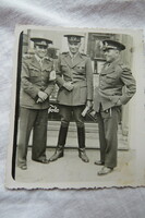 Régi kisméretű katonai fotó, férfiak egyenruhában
