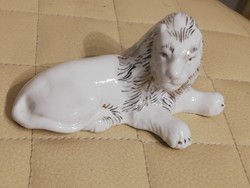 Porcelán oroszlán