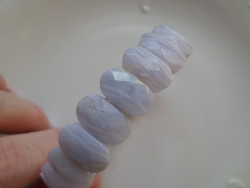 Kék kalcedon csipkeachát ásvány karkötő gumis damilon