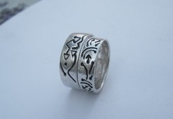 Két darab navajo gyűrű nyilakkal, jelekkel