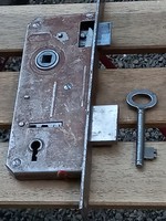 Regi retro zár szerkezet kulcsával