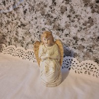 Porcelán imátkozó angyal