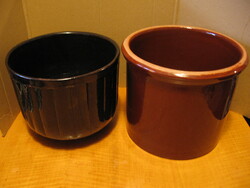 Dark brown and light brown ceramic bowls