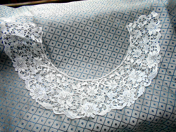 Antique breath-thin Brussels lace - lining or collar -- inner curve 40 cm