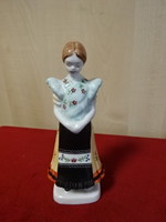Hollóházi porcelán figura, kézzel festett palóc lány, magassága 17,5 cm. Jókai.