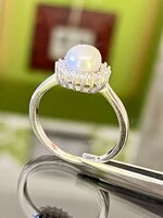Dazzling silver ring with pearl and zirconia decoration