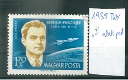 MBK 1939 Tévnyomat Az űrhajós neve alatt fehér pont a "J" betűnél.