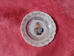 Antik, apró porcelán gyűrűstányér, női portréval közepén