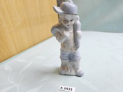 A0431 porcelain boy with umbrella 19 cm