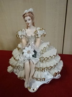 Román porcelán figura, fodros ruhás lány, magassága 19 cm. Jókai.