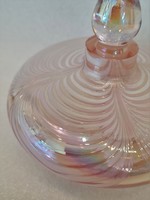 Rózsaszín irizáló üveg parfümös palack