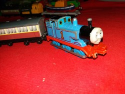 Old quality metal Thomas locomotive from the 1970s with wagon according to the pictures 18.