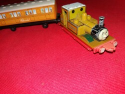 Old quality metal thomas locomotive from the 1970s with wagon according to the pictures 22.