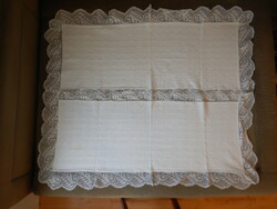 White tablecloth; 140 x 160 cm