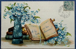 Antik dombornyomott  litho üdvözlő képeslap csendélet könyvvel nefelejcs vázában