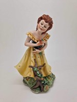 Olasz Capodimonte Cortese porcelán lány sárga ruhában virágokkal