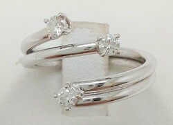 323T. 18k Fehérarany 4.57g Designer gyűrű 0.15Ct Briliáns, VVS1 Top Wesselton kövekkel