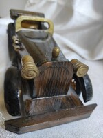 Oldtimer automobil nagyméretű makett fából