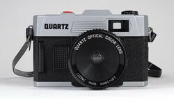 1O906 Quartz fényképezőgép tokjában