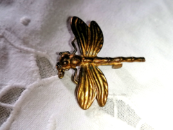 Bronz színű szitakötő bross, a bátorság, az erő és kitartás szimbóluma   268