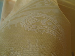 Luxury quality, new damask tablecloth. 177 X 133 cm.