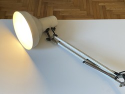 White metal giraffe lamp