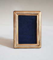 Small silver picture frame (on18)
